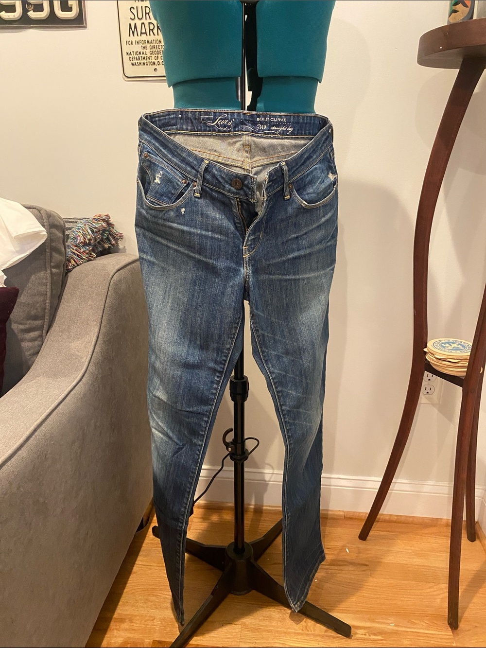 Levi's Women's Distressed Medium Blue Bild Curve Straight Leg Jeans